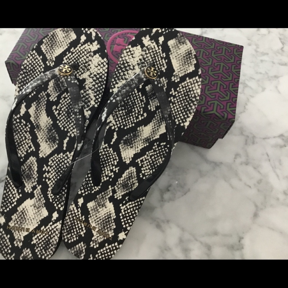 New Tory Burch Tory flip flop